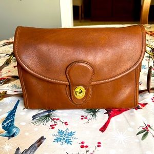 Coach leather vintage shoulder/crossbody bag.